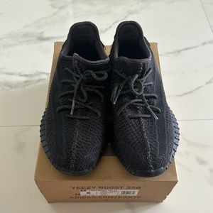 YEEZY BOOST 350 V2